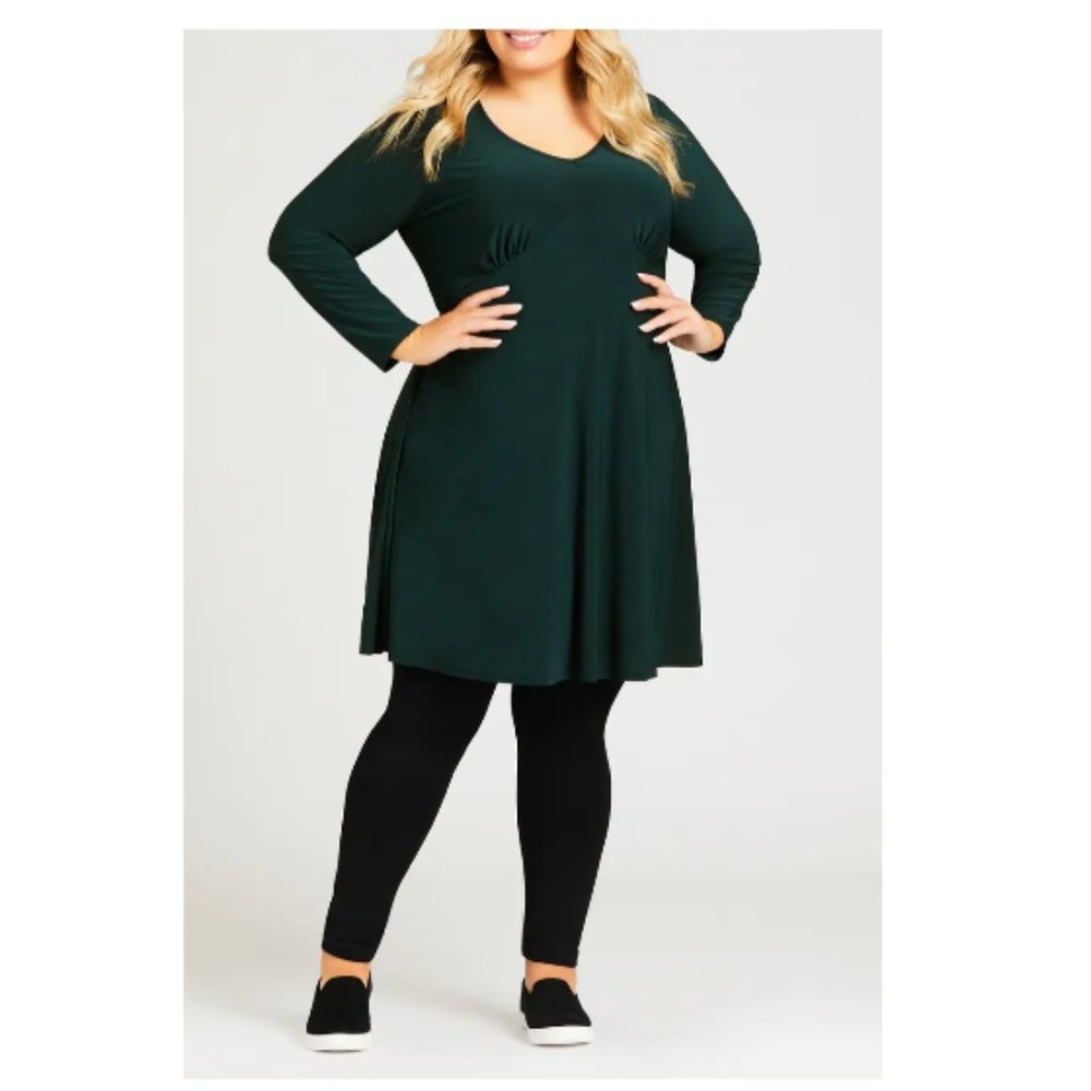 Avenue V-Neck Ruched Front Dress,  Size 14/16 Green